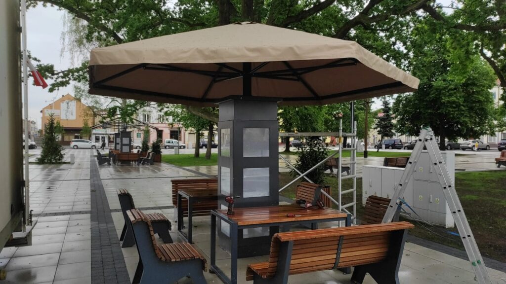 Parasol w przestrzeni miejskiej | Mega Andrea