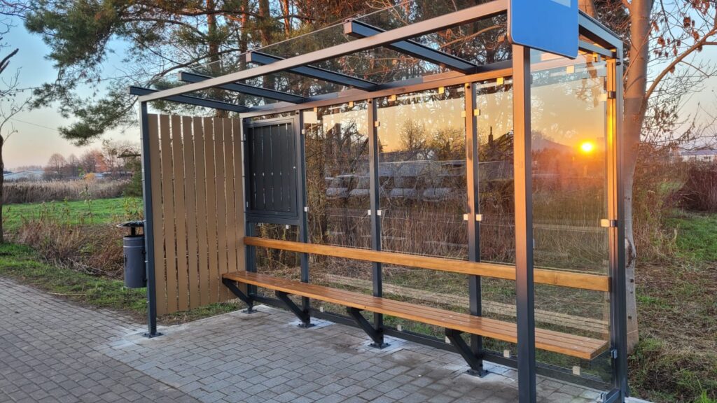 Wiata przystankowa szkło drewno